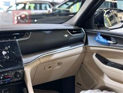 جیپ گراند شیرۆکی